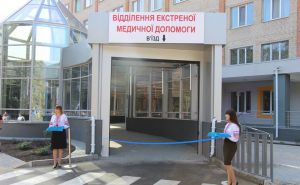 У Вінниці «швидка» заїжджає у приміщення лікарні